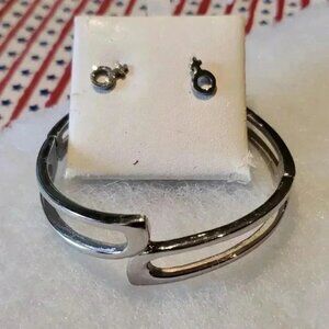 Braceletpost earrings